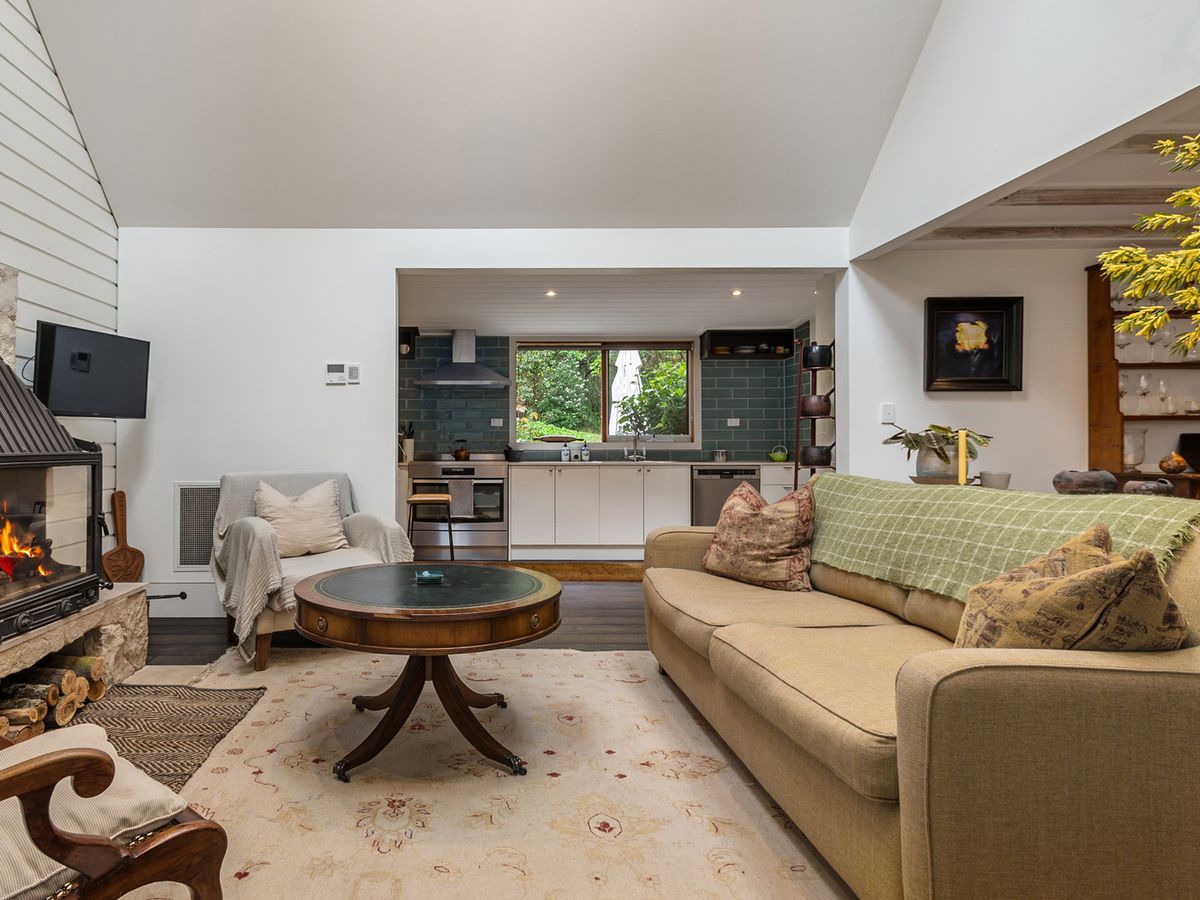 24 Blanche Parade, Mount Macedon