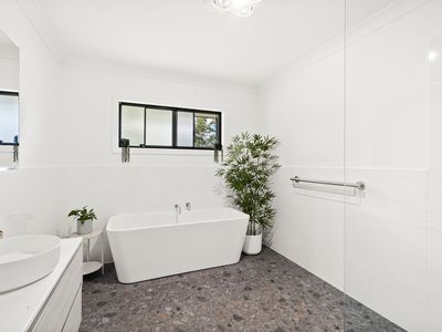 30 Woollamia Road, Falls Creek