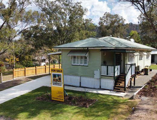 COUNTRY LIFESTYLE, QUEENSLANDER STYLE