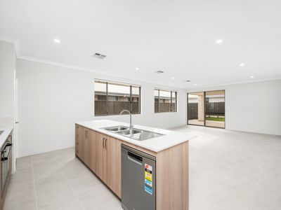 7 Barnevelder Bend, Southern River