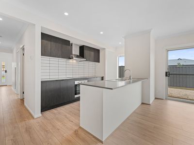 7 California Street, Clyde