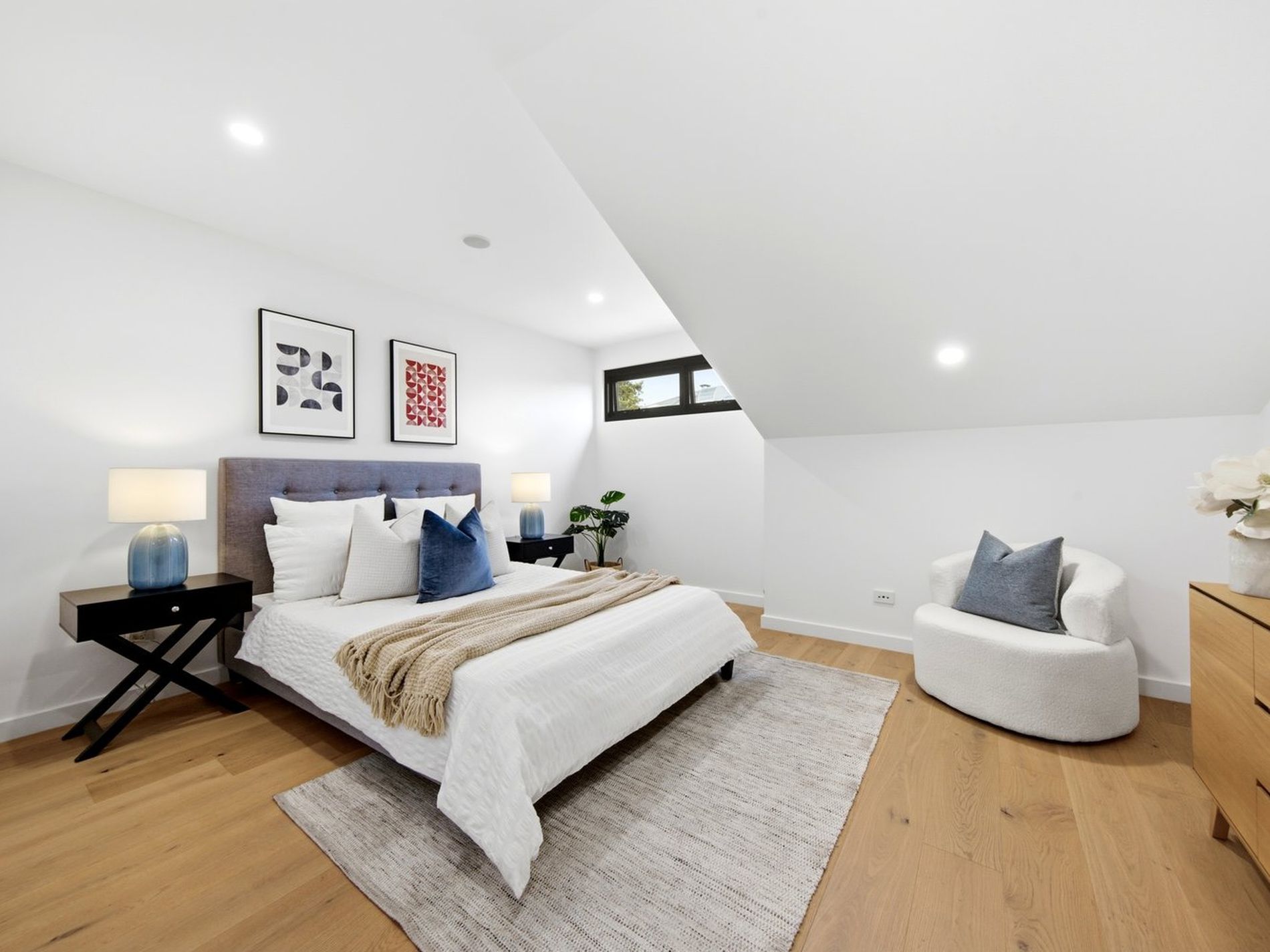 Townhouse / 9-9a Old Berowra Road, Hornsby