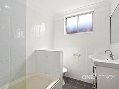 5 / 8 Peterborough Avenue, Lake Illawarra