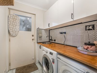 6 Moore Place, Currans Hill