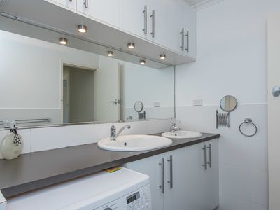 2/145-147 Cambridge Street, West Leederville