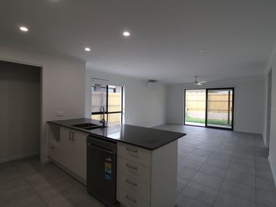 61 Waratah Cct, Greenbank