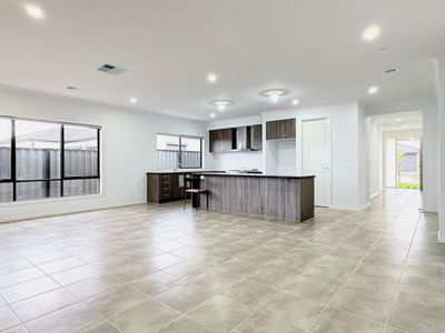 27 Kutjera Street, Manor Lakes