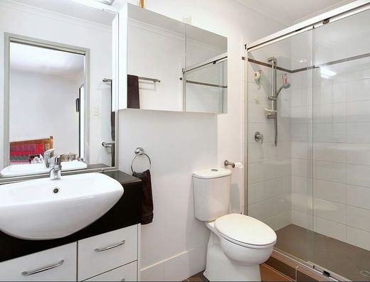 Modern Family Home  *** UNFURNISHED *** image 8