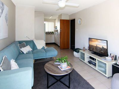 10 / 15 Lake Street, Forster