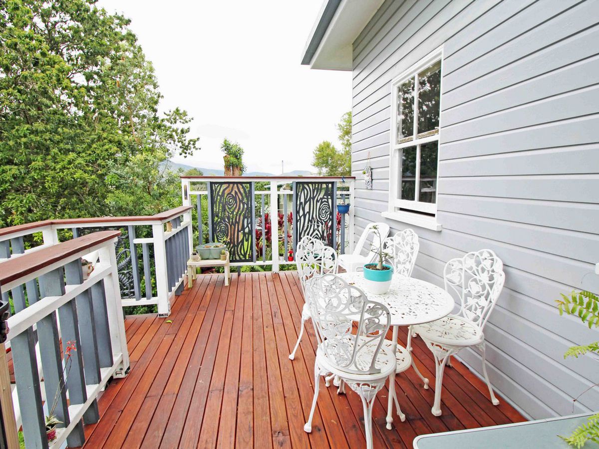 131 ROBERT STREET, Atherton