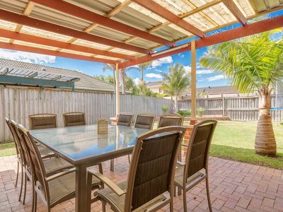 19 Silverwood Place, Horsley