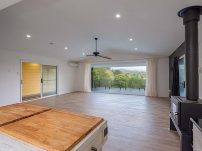 6 East Coolabine Road, Coolabine