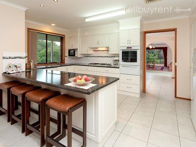 11 BEARD CRESCENT, Wodonga