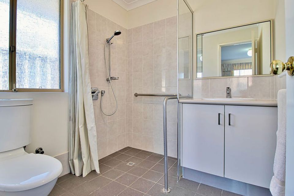 2 Freedman Way , Winthrop
