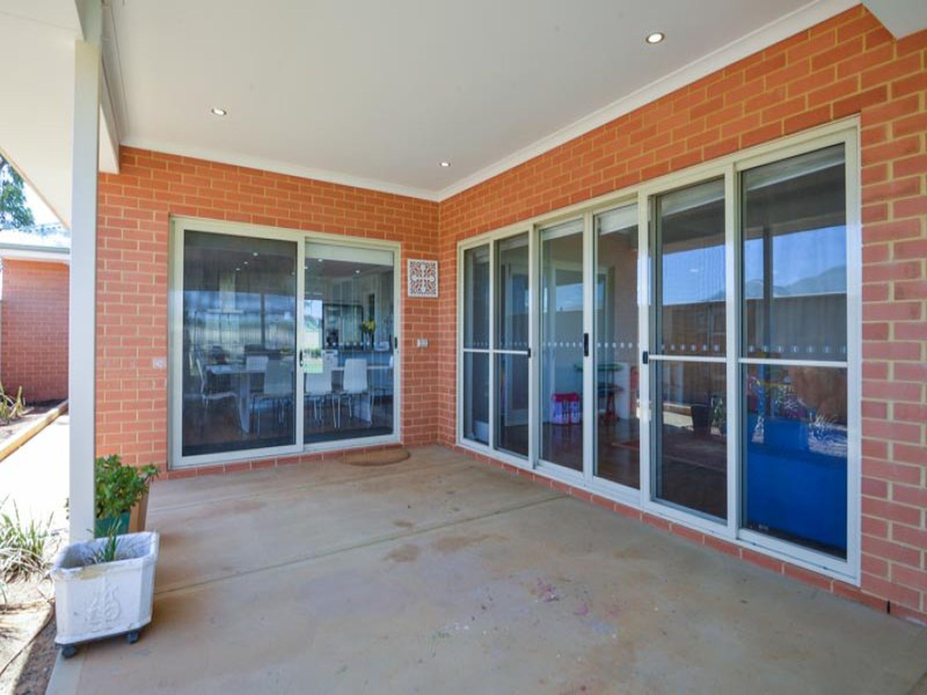 17 Riseberry Way, Somerville