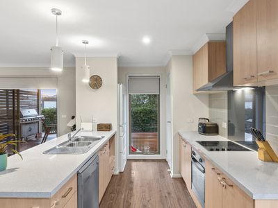69 Village Green Drive, Leopold