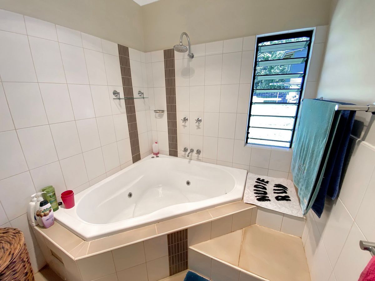 2 Larfield Close, Atherton
