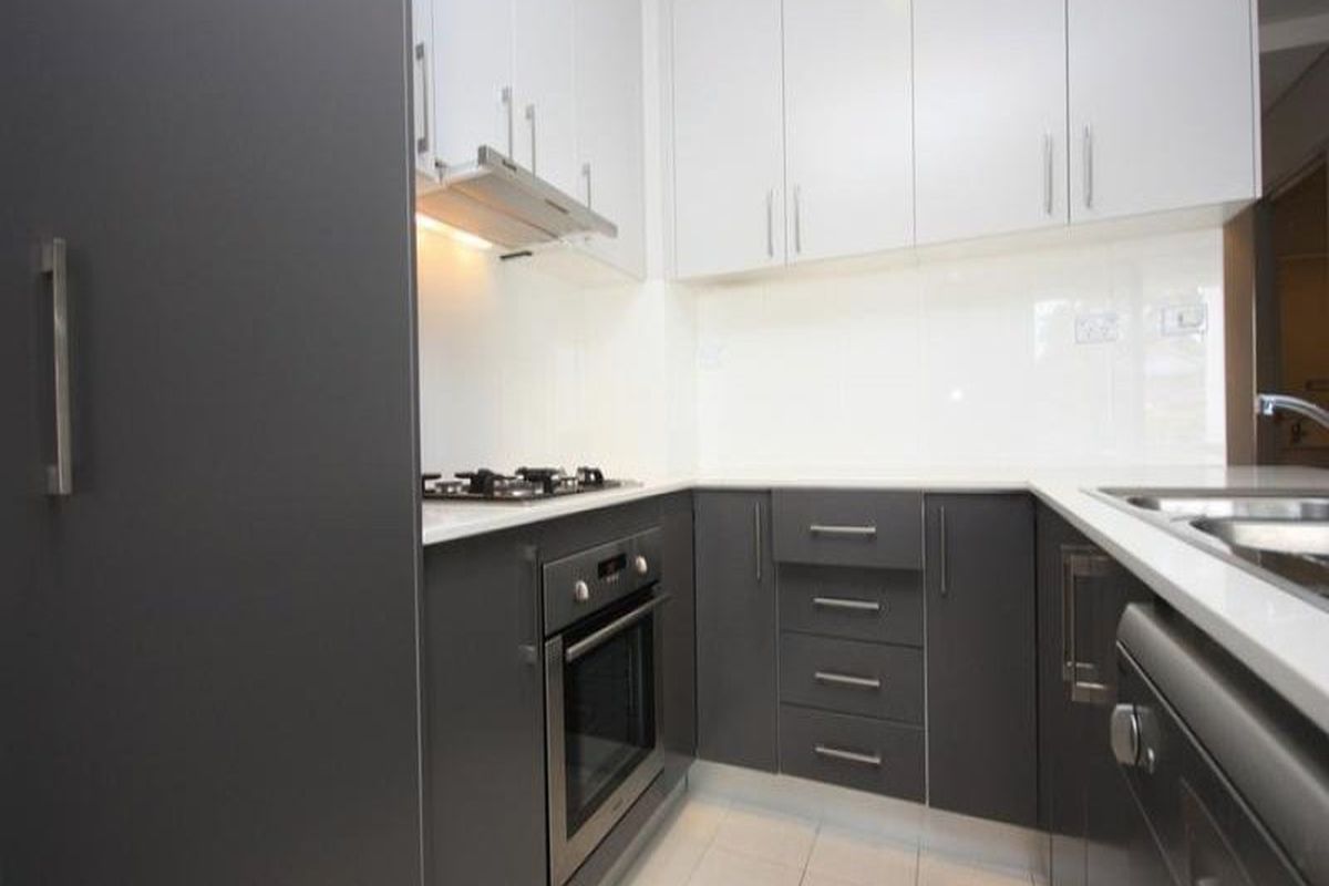 40  Henley , Homebush West