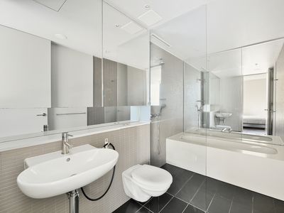 902 / 5 Sterling Circuit, Camperdown