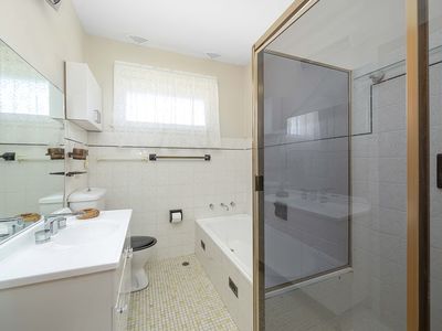 6 Bradley Crescent, Wiley Park