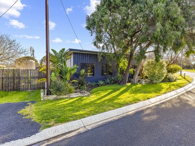 19 Dry Creek Road, Donovans