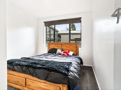 276 Sturges Road, Henderson