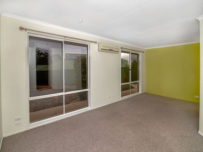 1 / 8 Louise Court, Silkstone
