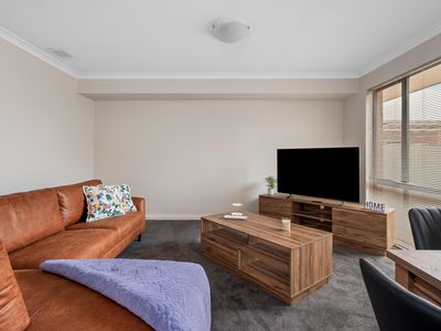 2 / 7 Bull Way, Somerville