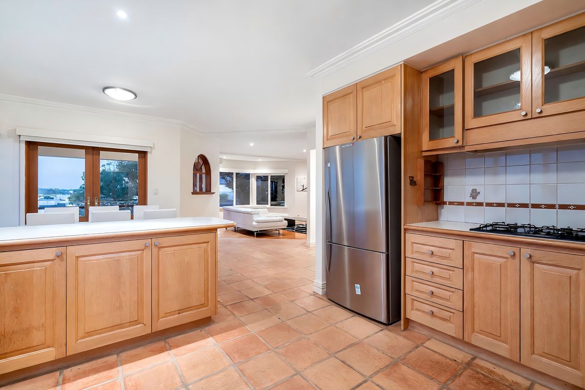 6 Moreing Road, Attadale