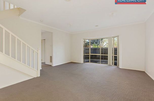 20 The Crest, Attwood