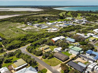 11-13 Railway Terrace North, Beachport