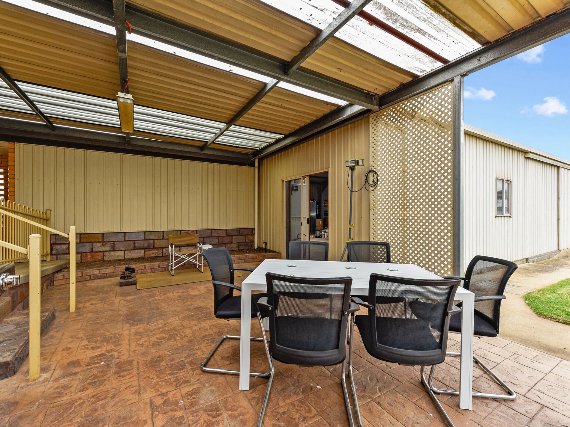 11 Ireland, Millicent