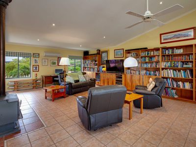 4974 River Road, Talmalmo