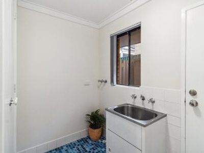 2/215 Royal Street, Yokine