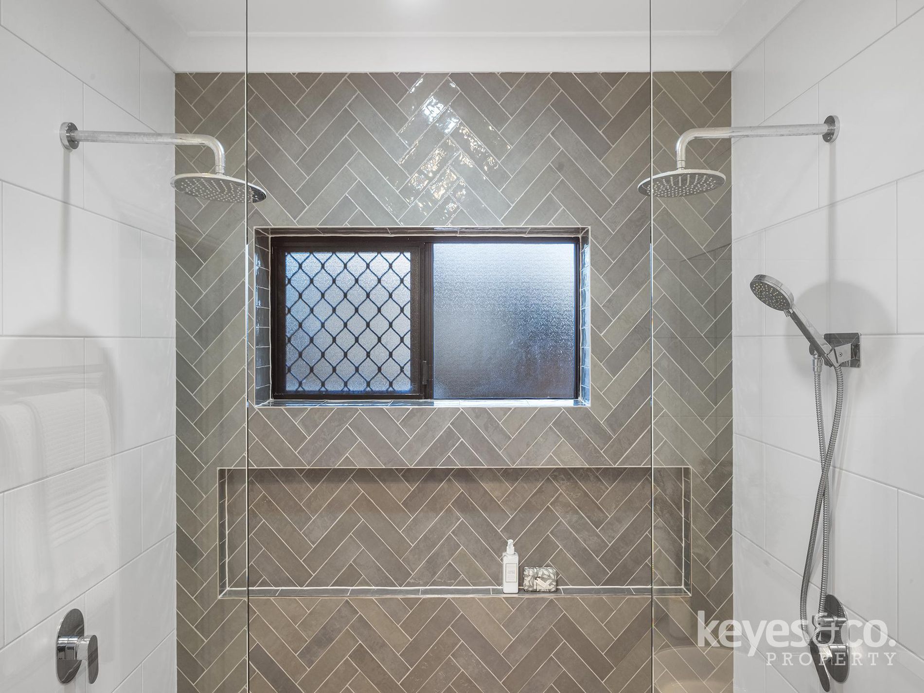 15 Greentree Circuit, Bushland Beach