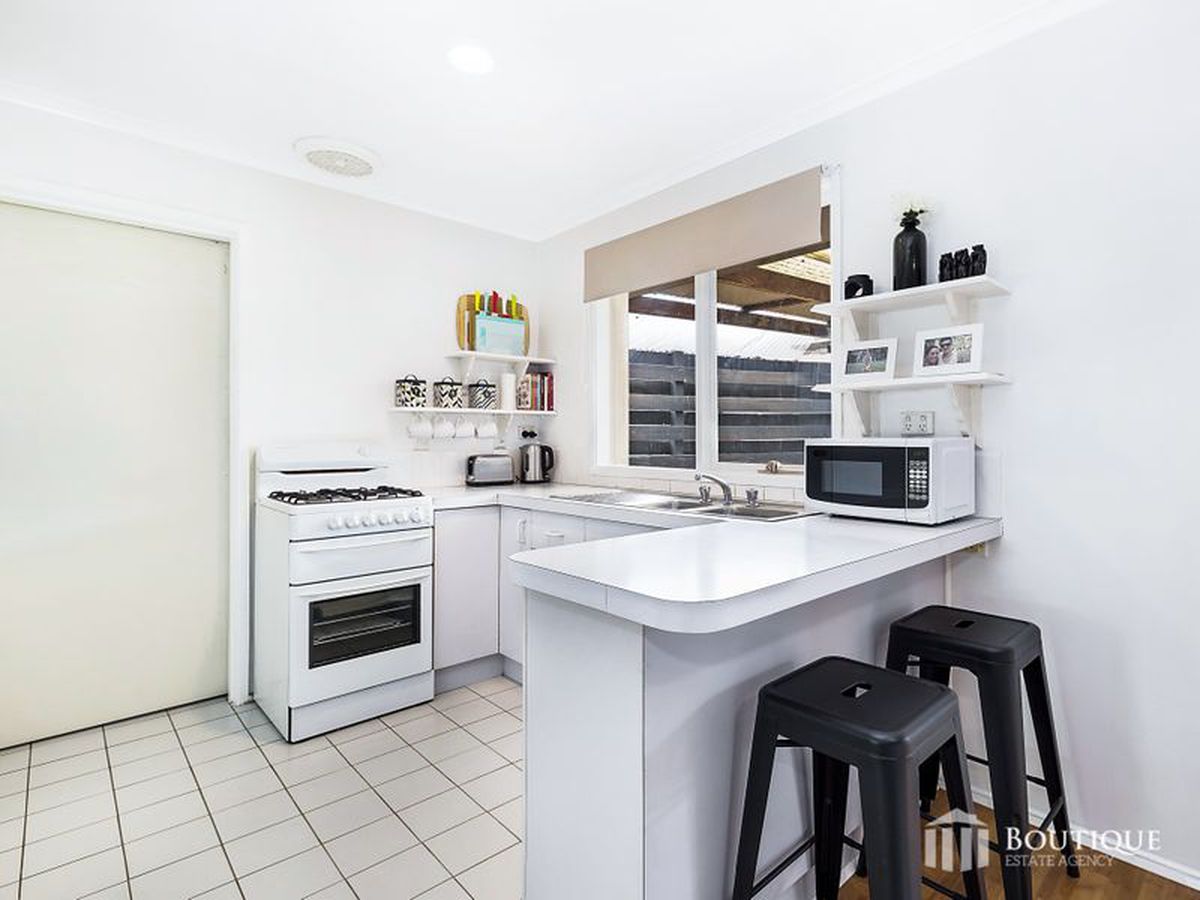 8 Hillview Rise, Hampton Park