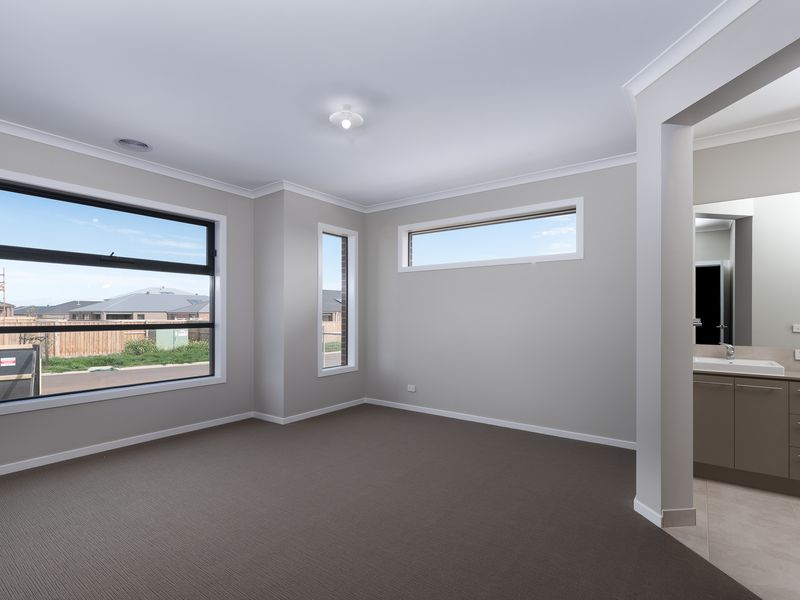 43 Cherrywood Avenue, Manor Lakes