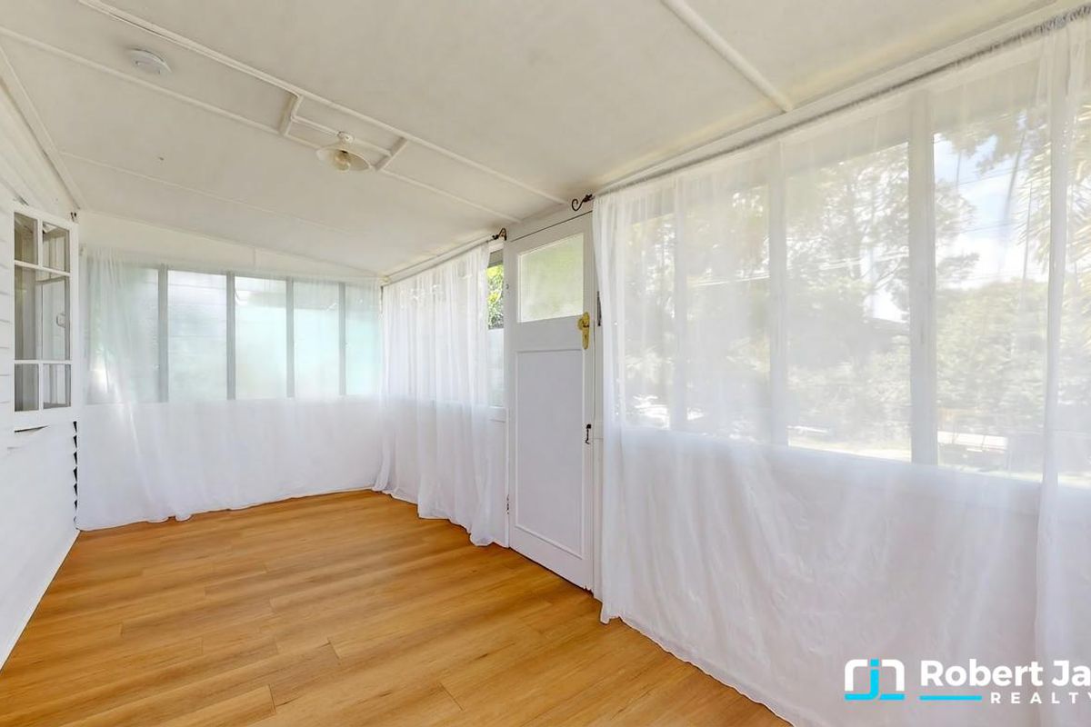 12 Orchard Avenue, Boreen Point