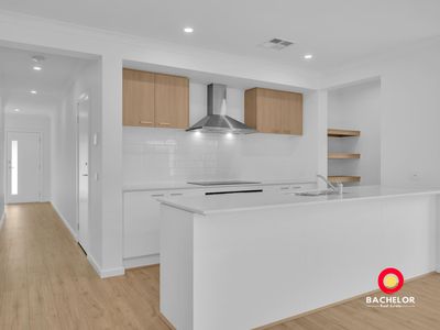 5 Dundee Street, Evanston