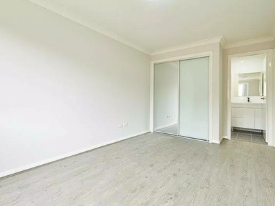 11 Amritsar Glade, Schofields