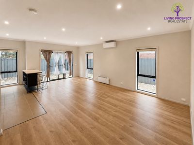 33 / 39 Astley Crescent, Point Cook