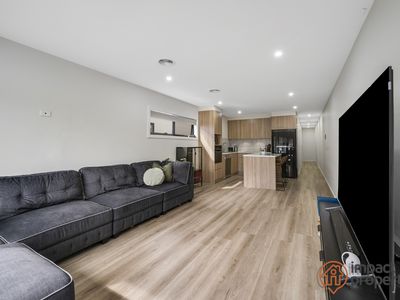 4 Keith Bain Crest, Whitlam