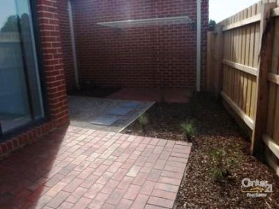 2 / 30 Simon Court, Hampton Park