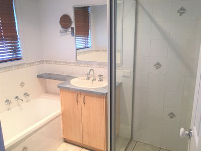 7 Banksia Street, West Albury