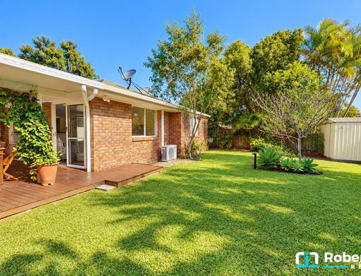 Spacious, Light-Filled Living in a Quiet Old Tewantin Cul-de-Sac image 23