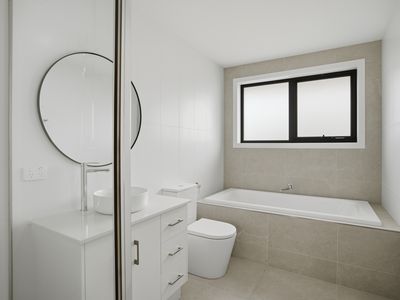 2 / 67 Parkfield Drive, Youngtown