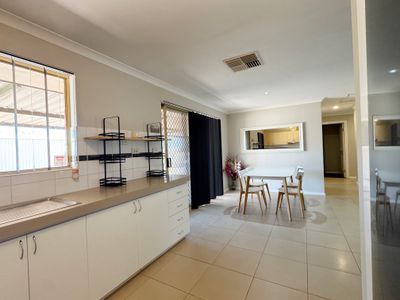 27 Wychitella Place, South Kalgoorlie