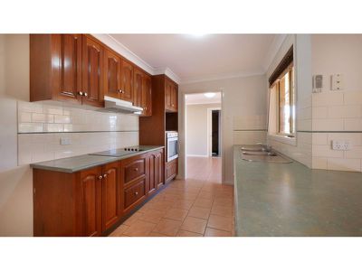 40 Meadowbank Drive, Dubbo