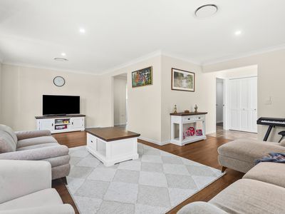42 Tarra Crescent, Oak Flats