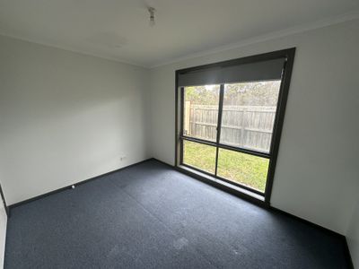 2 / 75 Silvereye Crescent, Werribee